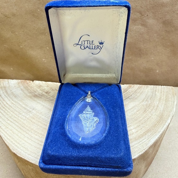 Hallmark Jewelry - Vintage Hallmark Lead Crystal Frosted Seashell Teardrop Pendant Charm No Chain